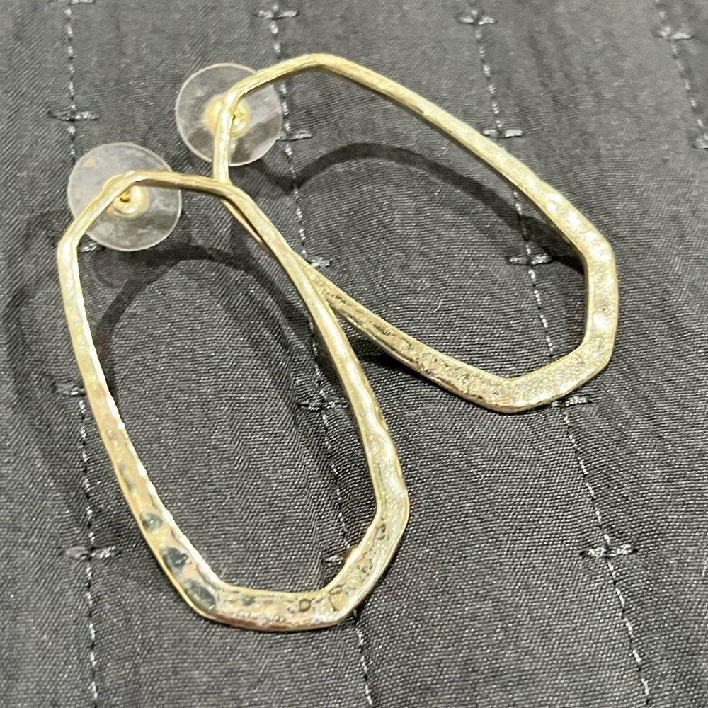 Kendra Zorte Hoop Earrings in Gold